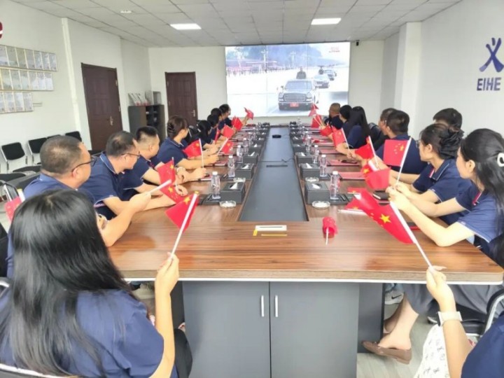 EIHE plieno konstrukcijų grupė organizavo tiesioginę 93-iojo karinio parado transliaciją